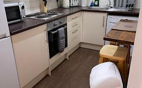 Modern, Quiet, Sleeps 10, Anfield, Tourists, Liverpool